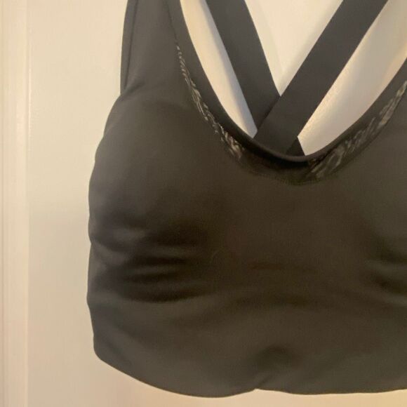 Victoria’s Secret sports bra, women’s size small - Picture 3 of 8
